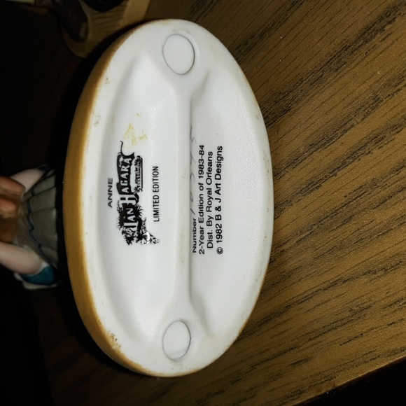 Jan Hagara ANNE Collectable Figurine ( SKU MB 7) - Picture 2 of 2